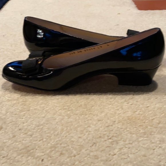 Salvatore Ferragamo Shoes - NWT Ferragamo Lillaz Pumps